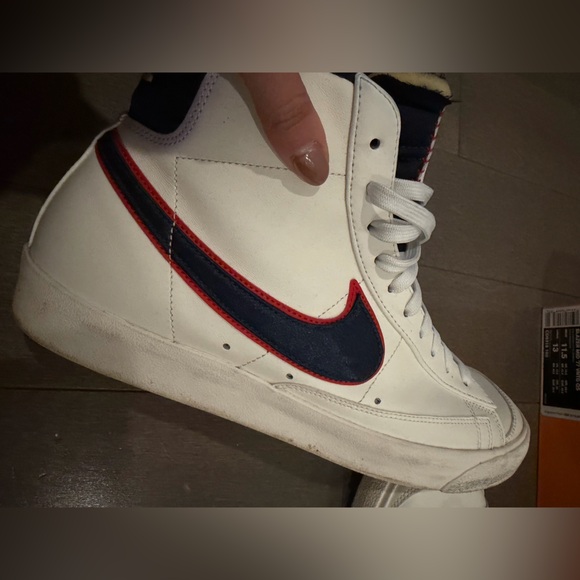 Nike Blazer Mid '77 Vintage in Red & Navy - Picture 12 of 16